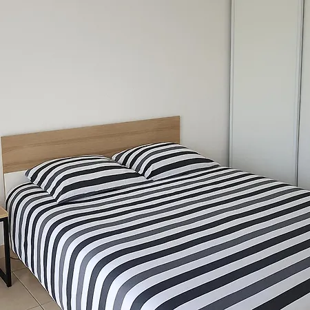 T3 Moderne Avec Terrasse, Clim, Et Parking, Ideal Pour 4, Proche Et Village - Pas De Piscine 2024 - Fr-1-732-18